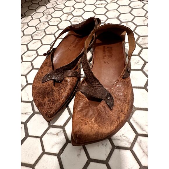 Brown Leather Split-Toe Flats with Bow Detail - Picture 3 of 12